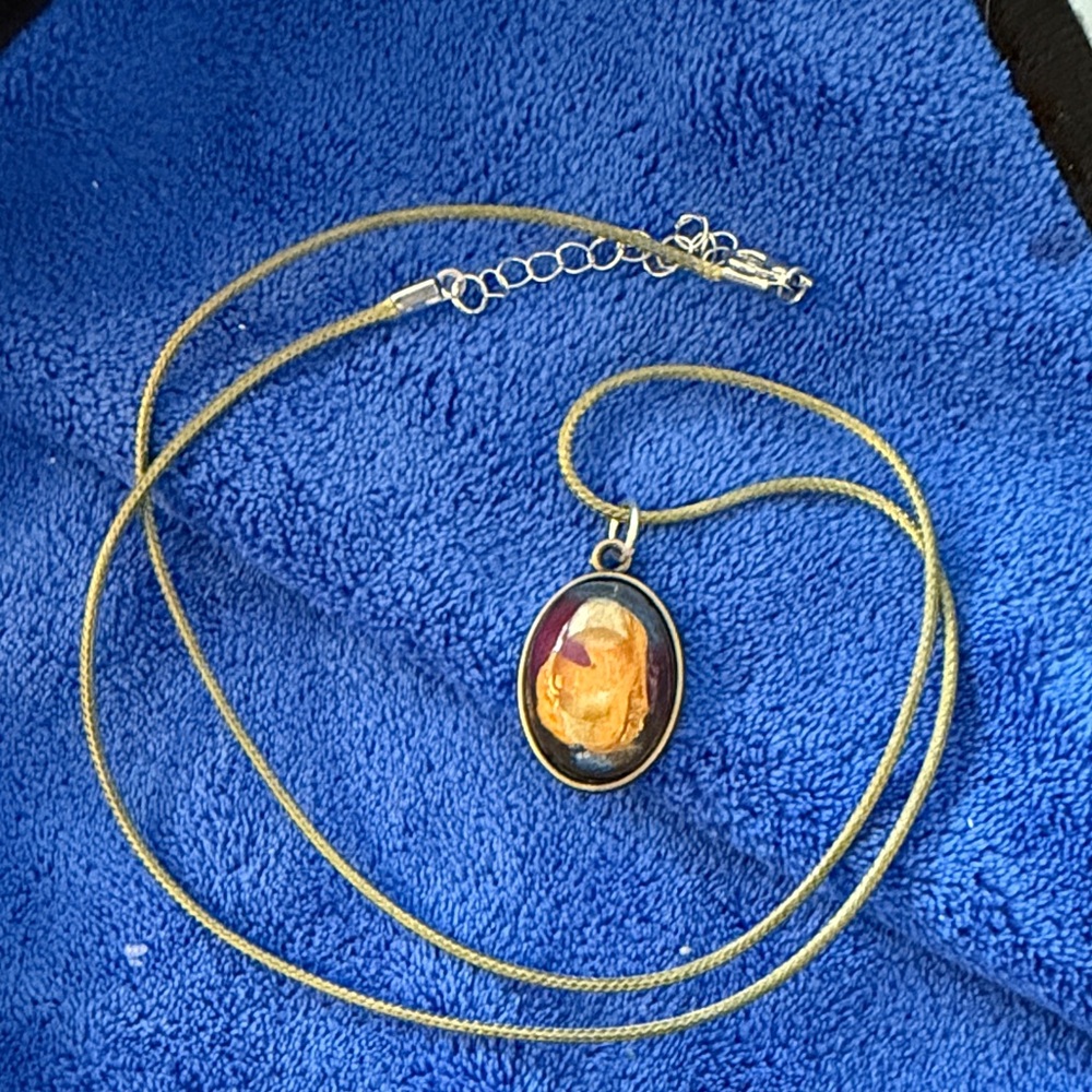 Unique Resin Elegant Gold Pendant Necklace